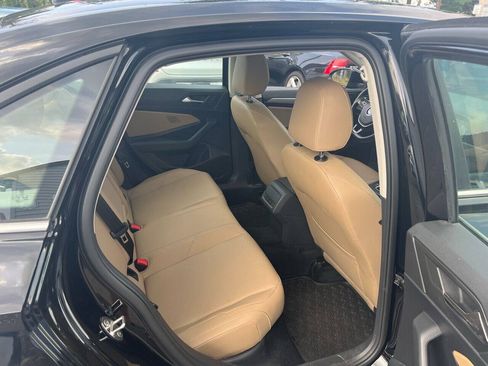 Used 2019 Volkswagen Jetta SE w/ Cold Weather Package FWD image 14