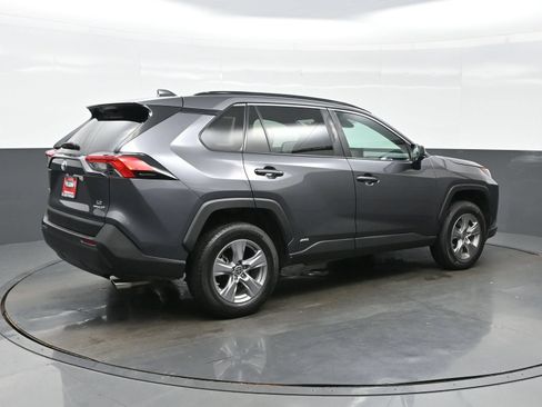 Used 2022 Toyota RAV4 LE AWD/4WD image 6