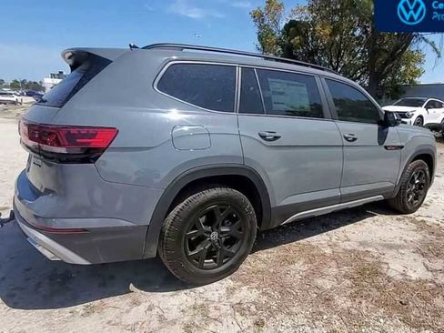 Used 2024 Volkswagen Atlas Peak Edition SE AWD/4WD image 8