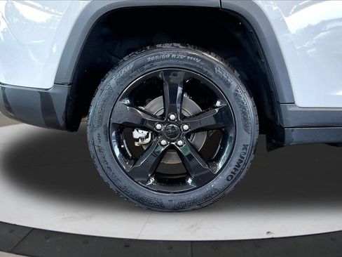 Used 2023 Jeep Grand Cherokee Altitude AWD/4WD image 37