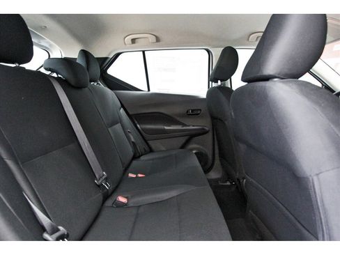 New 2025 Nissan Kicks Play S image 9