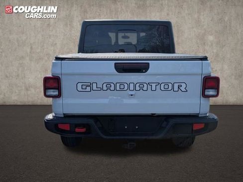 Used 2022 Jeep Gladiator Sport image 6