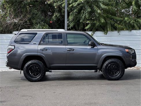 Used 2018 Toyota 4Runner SR5 Premium AWD/4WD image 9