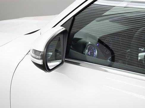 Used 2025 Mercedes-Benz GLB 250 image 13