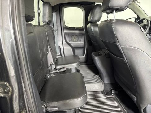 Used 2019 Toyota Tacoma SR5 w/ SR5 Appearance Package (SM) AWD/4WD image 5