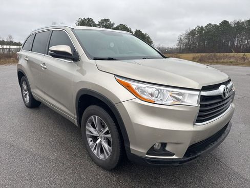 Used 2014 Toyota Highlander XLE image 10