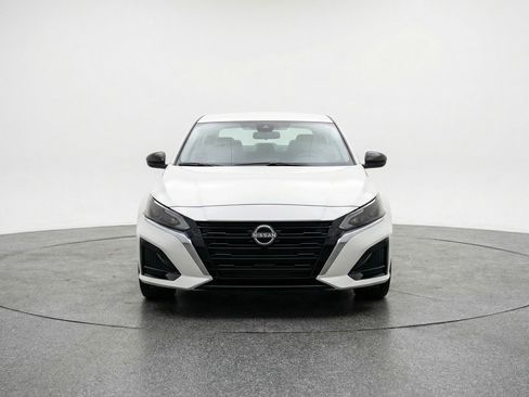 Used 2025 Nissan Altima 2.5 SV image 2