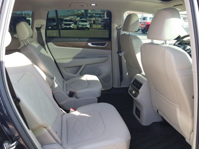 Used 2024 Volkswagen Atlas SE w/ Panoramic Sunroof Package FWD image 30