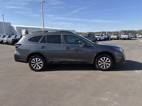 Used 2021 Subaru Outback Premium image 3