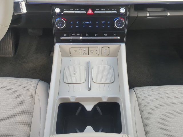 Used 2025 Hyundai Santa Fe Limited FWD image 22