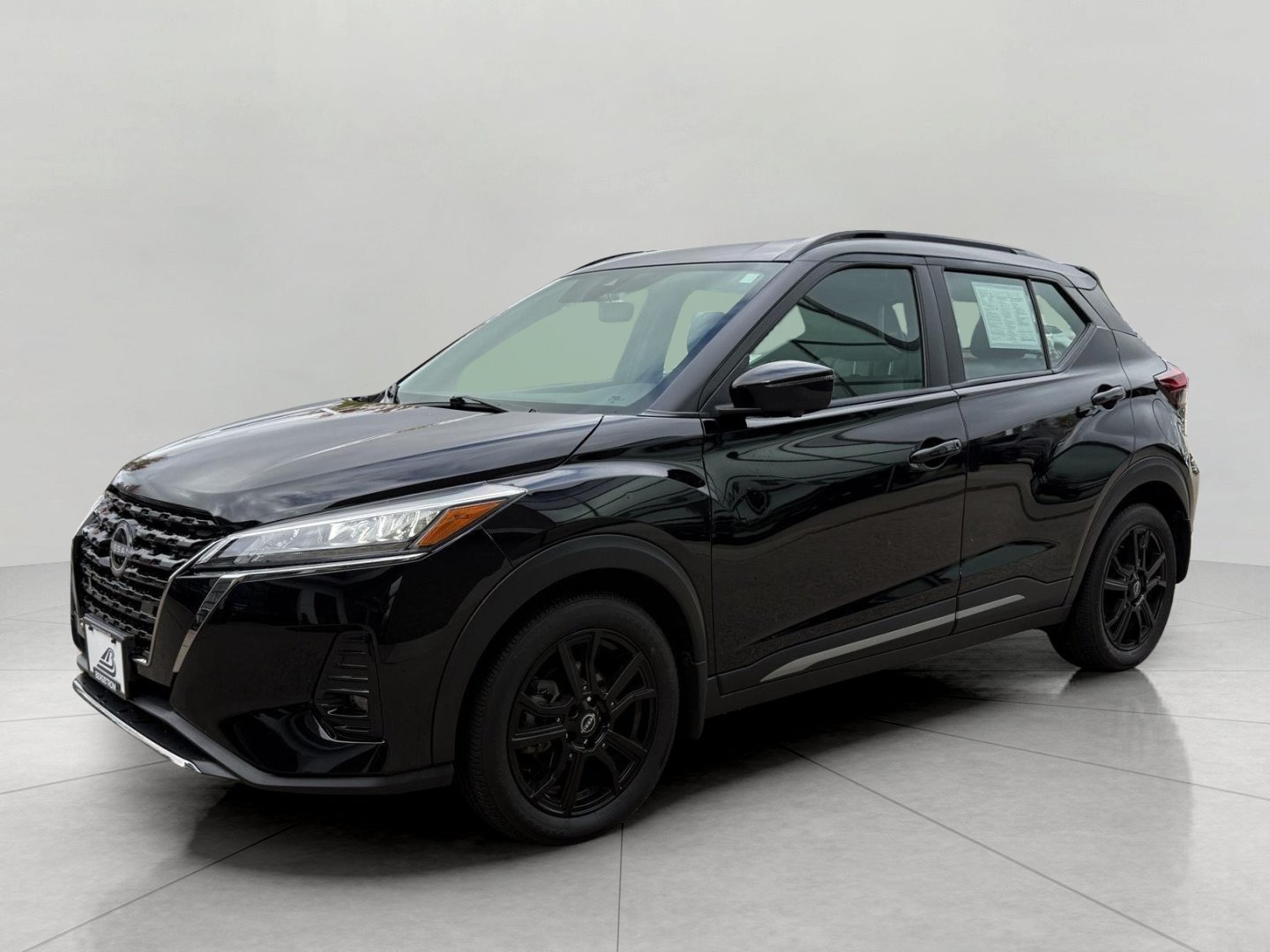 Used 2023 Nissan Kicks SR w/ SR Premium Package FWD image 6