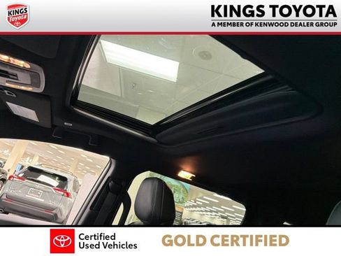 Used 2025 Toyota Sienna XLE Woodland Edition AWD/4WD image 20