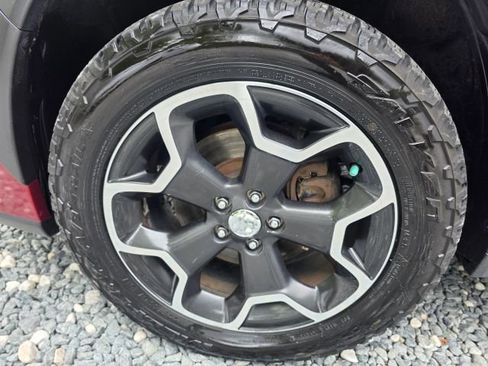 Used 2014 Subaru Crosstrek 2.0i Premium w/ Moonroof Package AWD/4WD image 9