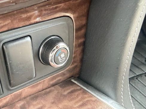 Used 2020 Nissan Armada Platinum image 43