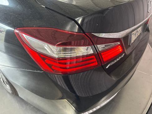 Used 2017 Honda Accord EX image 10