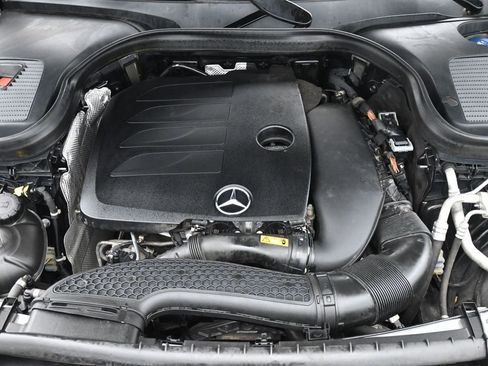 Used 2020 Mercedes-Benz GLC 300 4MATIC w/ Premium Package image 15