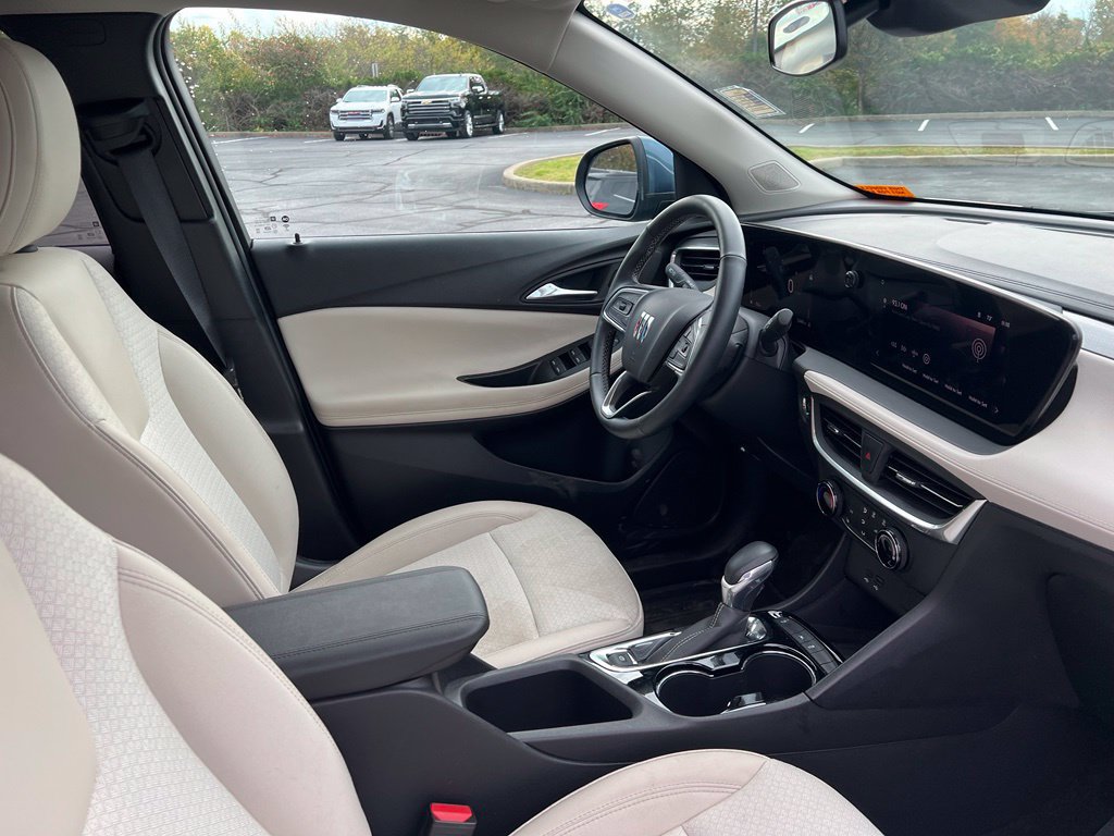 Used 2024 Buick Encore GX Preferred w/ Comfort Package FWD image 9