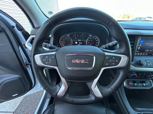 Used 2023 GMC Acadia SLT image 19