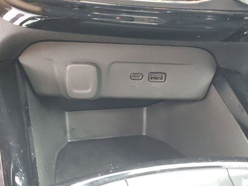 Certified 2024 Chevrolet Trax RS w/ Driver Confidence Package FWD image 19