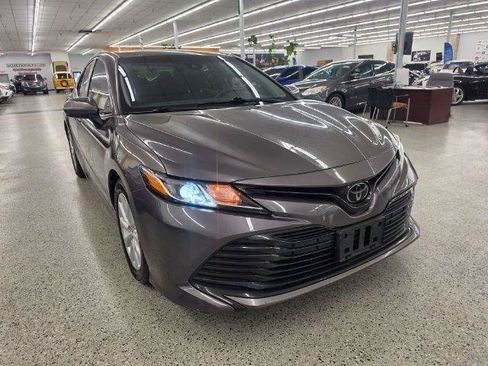 Used 2020 Toyota Camry LE FWD image 4