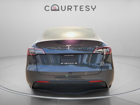 Used 2024 Tesla Model Y Long Range image 4