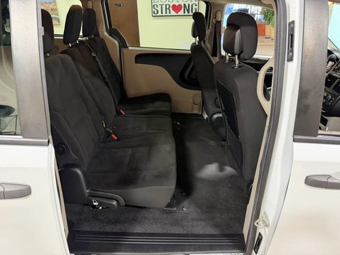Used 2019 Dodge Grand Caravan SE FWD image 29