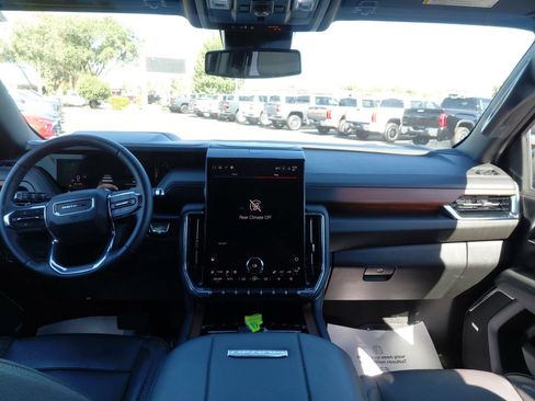 Used 2025 GMC Yukon Denali AWD/4WD image 34