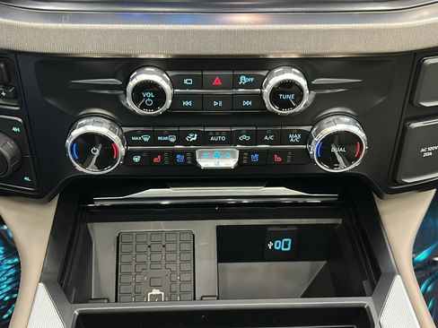 Used 2026 Ford F450 Platinum w/ Platinum Plus Package image 25