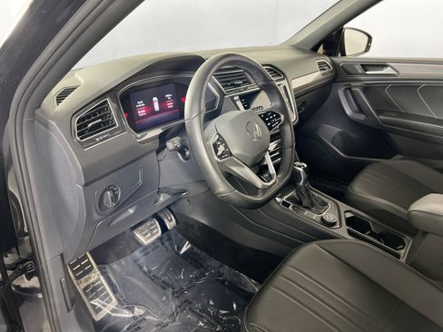 Used 2023 Volkswagen Tiguan SE R-Line AWD/4WD image 9