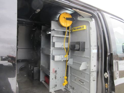 Used 2018 Chevrolet Express 2500 w/ Driver Convenience Package image 23