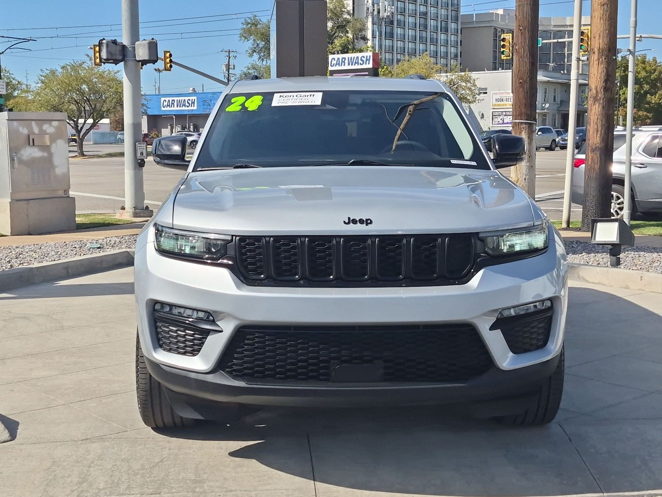 Used 2024 Jeep Grand Cherokee Limited w/ Black Appearance Package AWD/4WD image 11
