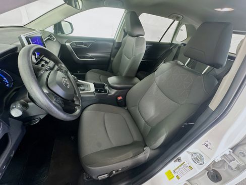 Used 2025 Toyota RAV4 XLE image 13