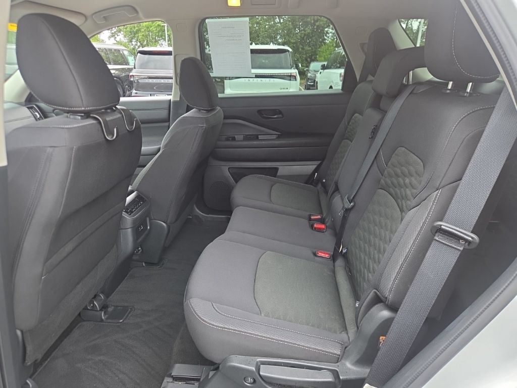 Used 2024 Nissan Pathfinder SV AWD/4WD image 28