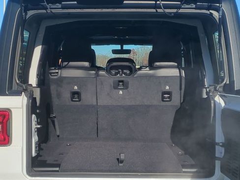 Used 2022 Jeep Wrangler Unlimited Rubicon w/ Cold Weather Group image 25