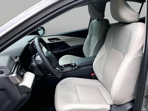 Used 2025 Toyota Camry XLE w/ Premium Plus Package FWD image 8