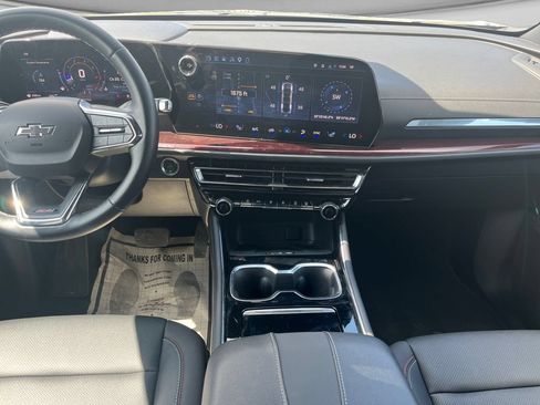 Used 2025 Chevrolet Traverse Z71 AWD/4WD image 11