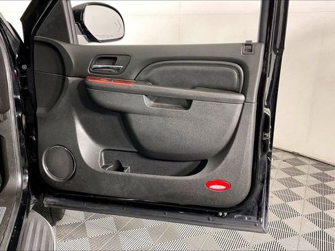 Used 2013 Cadillac Escalade Luxury image 26