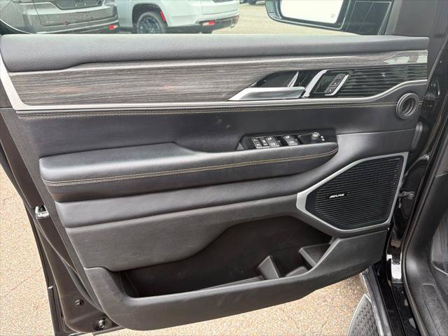 Certified 2022 Jeep Wagoneer Series II w/ Premium Group I AWD/4WD image 5