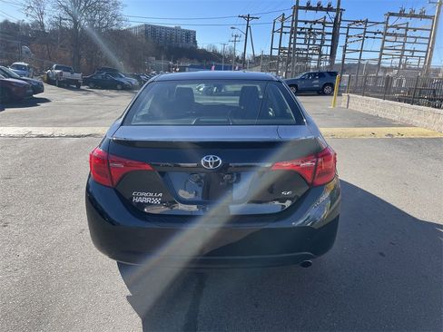 Used 2017 Toyota Corolla SE image 4