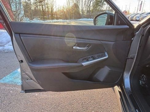 Used 2023 Nissan Sentra SR w/ Trunk Package image 9