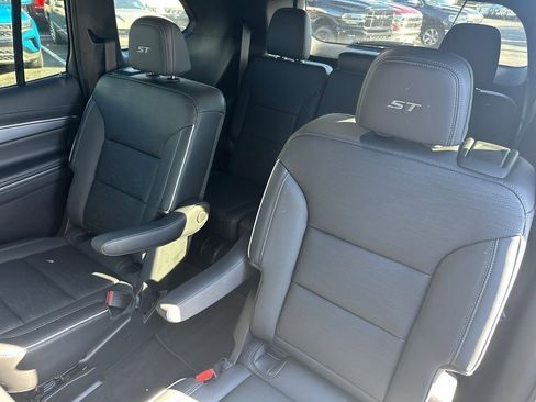 Used 2025 Buick Enclave Sport Touring image 11