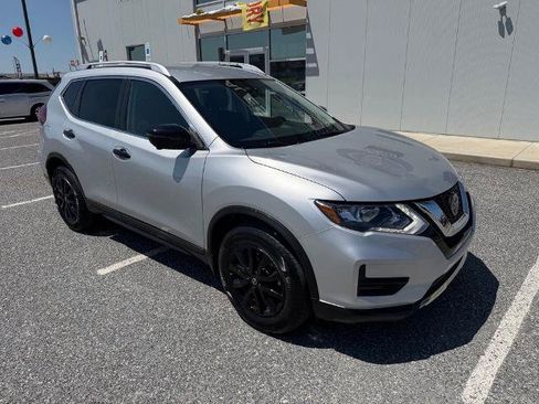 Used 2018 Nissan Rogue SV w/ Premium Package AWD/4WD image 2