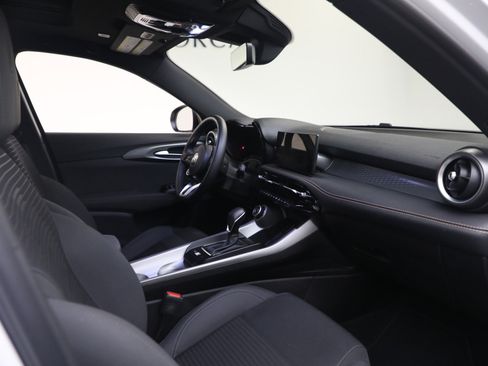 Used 2025 Alfa Romeo Tonale image 16