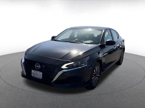 Used 2025 Nissan Altima 2.5 SV FWD image 7