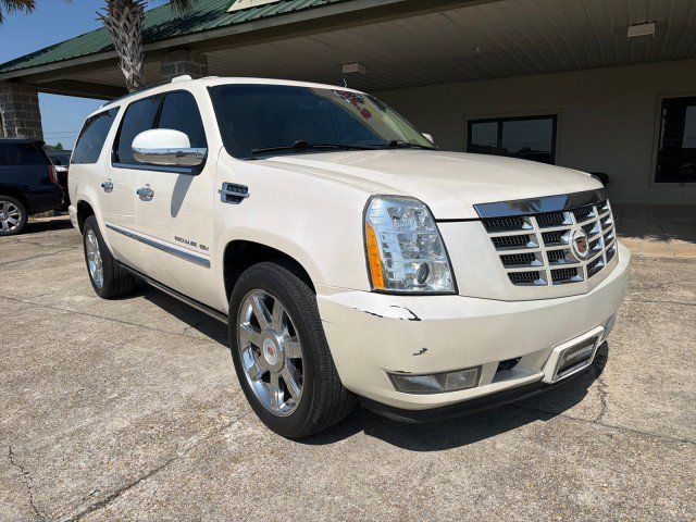 Used 2013 Cadillac Escalade ESV Luxury RWD image 3
