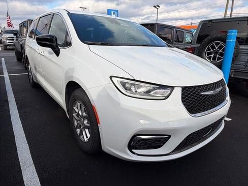 New 2026 Chrysler Pacifica Select image 30