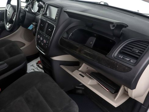 Used 2016 Dodge Grand Caravan SXT w/ UConnect Hands-Free Group image 20