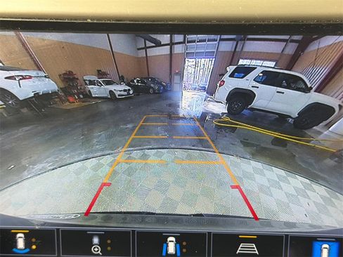 Used 2021 GMC Acadia Denali w/ Denali Technology Package image 32