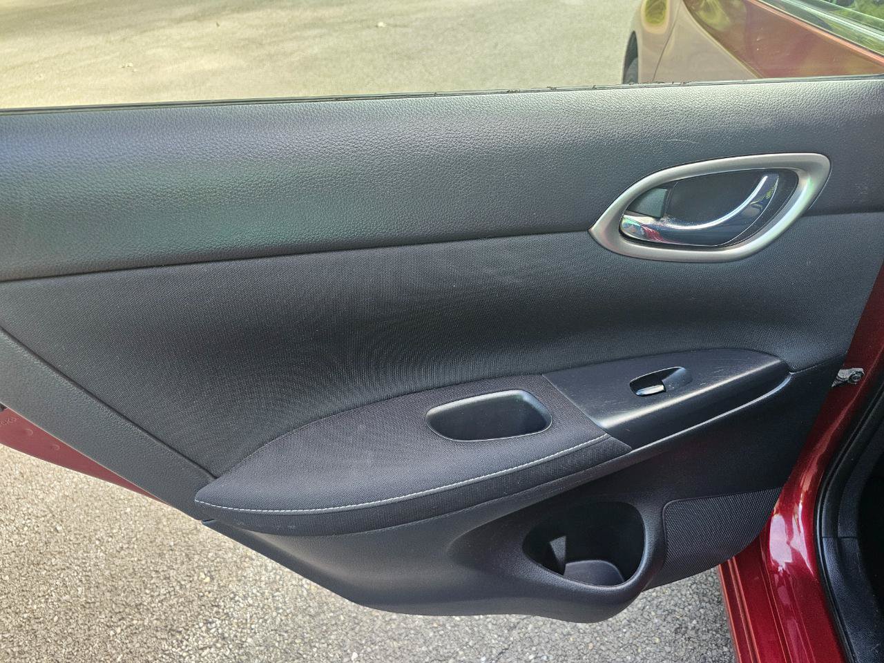 Used 2015 Nissan Sentra SV FWD image 22