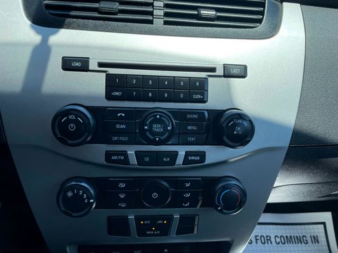 Used 2010 Ford Focus SE image 15